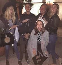 Your php installation appears to be missing the mysql extension which is required by wordpress. Gigi Hadid With Her Father Mohamed Hadid And Siblings Prominente Mensch