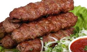 Il nome shish kekab, deriva dalla sua forma allungata orizzontale, diversa da quella a cono verticale tipica del doner kebab delle rosticcerie che ben conosciamo. Come Fare Kofta Al Hati Sul Carbone Di Legna Sono Diversi
