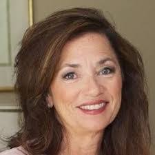 Donna Perna's Instagram, Twitter & Facebook