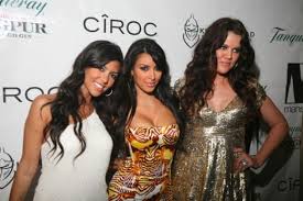 The kardashians return to miami. Kourtney And Khloe Take Miami Review Sisterly Love Tv Fanatic