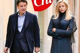 Neppure all' ex moglie valentina, con cui mantiene ottimi rapporti, neanche alla compagna olivia paladino, bella donna appariscente, più giovane di lui e figlia del. Giuseppe Conte E Olivia Paladino Insieme A Fare La Spesa