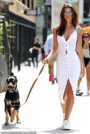 Blond emily ratajkowski reminds me of margot robbie. Pin On Emily Ratajkowski