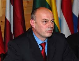 Ministri Çeku takoi gjeneralin amerikan Frank Grass