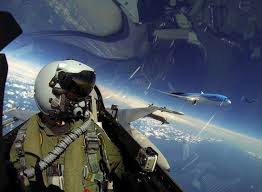 F 16 Pilot Flying Alongside A Boeing 787 Business Insider Fighter Jets Boeing Dreamliner Fighter Pilot