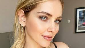 Chiara ferragni flirting glitter belt bag. Chiara Ferragni Brand Ambassador Of Bulgari The Photo On Instagram With The Dream Jewels