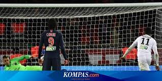 Nah, buat kamu yang belum tahu banyak soal dunia sepak bola, inilah 15 istilah bahasa indonesia tentang sepak bola yang sering digunakan beserta artinya. Tendangan Penalti Dalam Sepak Bola Aturan Dan Syaratnya Halaman All Kompas Com
