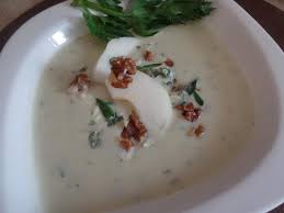 Selleriesuppe Mit Birnen Und Gorgonzola Rezept Rezept In 2020 Sellerie Suppe Suppen Und Eintopfe Gorgonzola