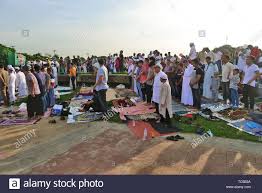 It rounds off the month of ramadan, which muslims observe every year to. Muslime Durchfuhren Ebenso Wie Das Eid Al Adha Gebet Vor Quirino Tribune In Manila Eid Ul Fitr Ist Ein Fest Zum Ende Des Ramadan Ein Monat Lange Zeit Des Fastens Von Sonnenaufgang Bis Sonnenuntergang