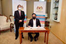 Maybe you would like to learn more about one of these? Kunjungan Hormat Ketua Pegawai Eksekutif Telekom Malaysia Berhad Tm Di Kompleks Kkmm Pada 7 Disember 2020