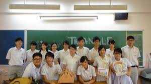 林大輝中學(lam tai fai college)是位處於沙田區的一所直資中學。 學校是一間男女校，創校於 2004年，校訓是「多元啟智 堅毅樂群」，現在的辦學團體是林大輝慈善基金有限公司，現任校監為林大輝博士（太平紳士），校長為譚日旭先生。 由於林大輝中學是直資中學，學生每年須繳付學費*$27130元。 æž—å¤§è¼ä¸­å­¸ä»‹ç´¹ Uniform Map åˆ¶æœåœ°åœ–