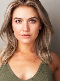 Valerie Huntington's Instagram, Twitter & Facebook