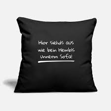 Nach einhelliger meinung aller an der reinigungsaktion beteiligten habe es unter dem sofa, wo letztmals in den späten 90ern sauber gemacht wurde, geradezu unbeschreiblich. Lustige Redewendung Hempel Unterm Sofa Sachsisch Kissenhulle Spreadshirt