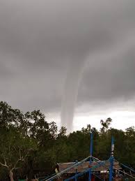 Inside a 400 yd wide tornado. Princess Ermz Tornado Tidman Hinatuan Surigao Del Sur Facebook