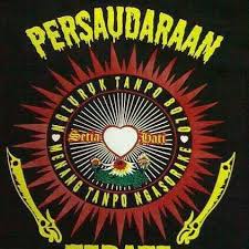 Tendangan ini mengarah ke depan yang sifatnya mendorong ke sasaran dada dengan perkenaan. Pencak Silat Langkah Psht Ranting Diwek Cab Jombang Facebook