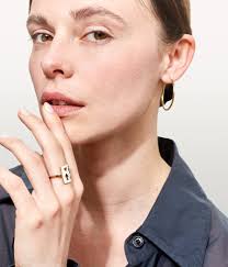 Paulette yellow gold small hoops