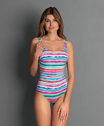 Parce que maillot de bain rime aussi avec accessoires de plage, découvrez des paréos, tatouages, serviettes et sacs de plage, avec des couleurs et motifs toujours plus fun, pour valoriser votre look estival ! Maillot De Bain Femme Grande Taille