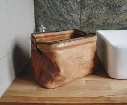 Kulturbeutel/kulturtasche/kulturbeutel damen/schminktasche/kulturtasche there are 33 kulturbeutel damen for sale on etsy, and they cost 32,70 $ on average. Kulturbeutel Aus Premium Leder Holzrichter Berlin