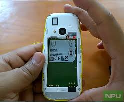 The new nokia 3310 takes the iconic silhouette of the original and reimagines it for 2017. Nokia 3310 2017 Open Cover Insert Sim Sd Card Lock Unlock
