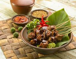 Sate Sapi Adalah Makanan Favorit Banyak Orang Dengan Menggunakan Ketumbar Dan Kecap Bango Sebagai Bumbu Sate Ini Resep Masakan Asia Penyajian Makanan Masakan