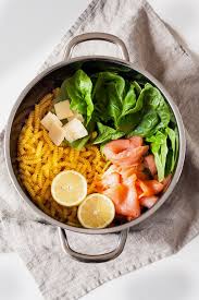One Pot Pasta Mit Spinat Und Raucherlachs Kochkarussell Com Rezept Pasta Mit Spinat Rezepte Raucherlachs