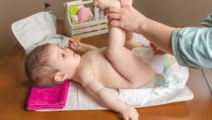Feses yang berwarna hijau pada bayi ini berarti bayi mengkonsumsi makanan yang rendah lemak. Bab Bayi Berwarna Hijau Normalkah