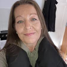 Can anyone remove a 3 and 2 piece sofa to outside my gate please. Let me  know if possible asapand how much please. Thx..