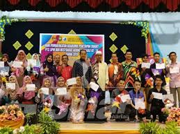 Ini merupakan lagu sekolah smka sheikh abdul malek atau lebih dikenali sebagai shams di bibir pelajar. Pelajar Cemerlang Ditawar Biasiswa