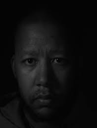 Self Portrait Photography with Autofocus Lens and Self Timer