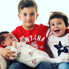 أصبح النجم ليونيل ميسي فجر الثلاثاء الأكثر تمثيلاً لمنتخب الأرجنتين على مر التاريخ عند مواجهة بوليفيا في الجولة الأخيرة من منافسات المجموعة الأولى في كوبا أميركا 2021. Ù…Ù† Ù‡Ù… Ø§ÙˆÙ„Ø§Ø¯ Ù„ÙŠÙˆÙ†ÙŠÙ„ Ù…ÙŠØ³ÙŠ ÙˆØ¹Ø§Ø¦Ù„ØªÙ‡ Ø¨Ø§Ù„Ø¬ÙˆÙ„