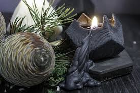 8 Candles That Will Make Your Home Smell Like The Great Outdoors Cool Material