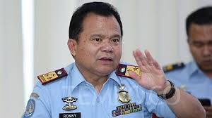 Tim penyidik kpk terakhir kali mendeteksi keberadaan harun di sekitar perguruan tinggi ilmu kepolisian (ptik). Immigration Dg Ronny Sompie Fired Over Harun Masiku Case Tempo Co Line Today