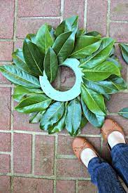 15 Minute Magnolia Leaf Wreath Tutorial Southern State Of Mind Blog By Heather Diy Magnolia Wreath Magnolia Leaf Wreath Wreath Tutorial