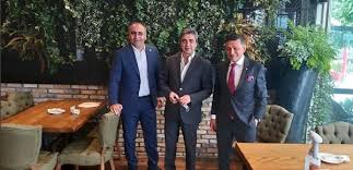 Necati şaşmaz'ın, içerisinde ilâhi aşkı anlatan şiirlerinin yer aldığı bir şiir kitabı bulunmaktadır. Necati Sasmaz Siyasete Mi Giriyor O Partinin Milletvekilleriyle Bir Araya Geldi
