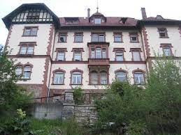 The quietly situated, original black forest house was built in 1929 and has been in operation for decades. 3 Zimmer Wohnung Zu Vermieten Hauptstrasse 23 79822 Titisee Neustadt Breisgau Hochschwarzwald Kreis Mapio Net