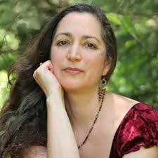 Annette Hinshaw's Instagram, Twitter & Facebook