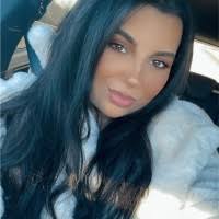 Kara Roe's Instagram, Twitter & Facebook