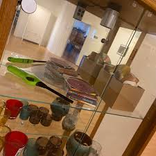 Cabinet With Mirror And Lighting Ps Auction We Value The Future Largest In Net Auctions