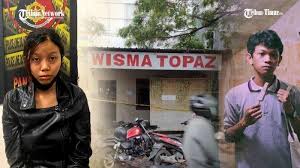 Ari dikenal setelah viral di media sosial karena membuat video mukbang mie di tpa antang. Lstvdktg99mmdm