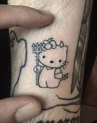 Its influence among actors in the tattoo art scene has gathered steam fast with entire masses. Hello Kitty Tattoo Tattmaniatattmania Hello Kitty Tattoos Tattoos Cute Tattoos