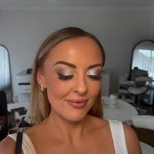 HOW GORGEOUS IS THAT SMILE 😍🥰 the gorgeous Elzerie ready to head off to a  wedding today✨