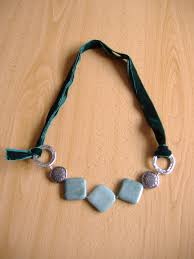 Collar Con Piedras Naturales Cinta De Terciopelo Verde Con Descuento De 15 Http Es Dawanda Com Shop Jul Cinta De Terciopelo Collares Collares Con Piedras