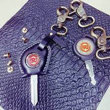 Handmade And Handstitched Royalenfield Key Cover In Black Bridle Leather Flying Soon To It S Owner Handmade Handst In 2020 Leather Craft Wallet Men Fashion Lover