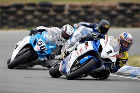 triple r suzuki team rider robert bugden won both superbike races at the opening round of the new zealand superbike ch suzuki gsxr1000 suzuki motorcycle racing