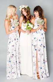 22 Floral Print Bridesmaid Dresses For Spring And Summer Weddings Printed Bridesmaid Dresses Spring Bridesmaid Dresses Patterned Bridesmaid Dresses