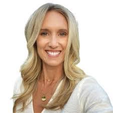 Elizabeth Mefford's Instagram, Twitter & Facebook