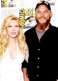 Tout d'abord, michael hirst, le créateur du show, avait prévenu. Vikings Travis Fimmel Katheryn Winnick Katheryn Winnick Vikings Ragnar Vikings Travis Fimmel