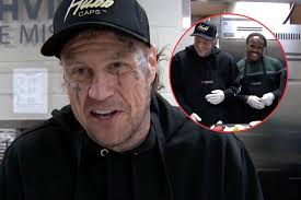 Jelly Roll Serves Up Plates, Gives Back