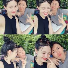 Somi With Her Mother Selebritas Gambar Jeon