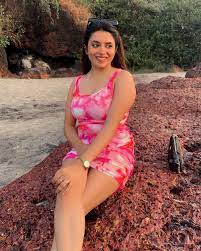 Riya Upreti | Wishing you smiles🌻 | Instagram