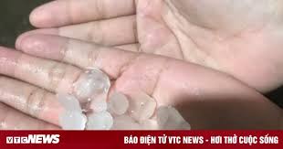 Trong vòng 10 năm qua tình trạng này thường xuyên xuất hiện, có đợt mưa đá to gần 2cm. Rilpcblqtwibem